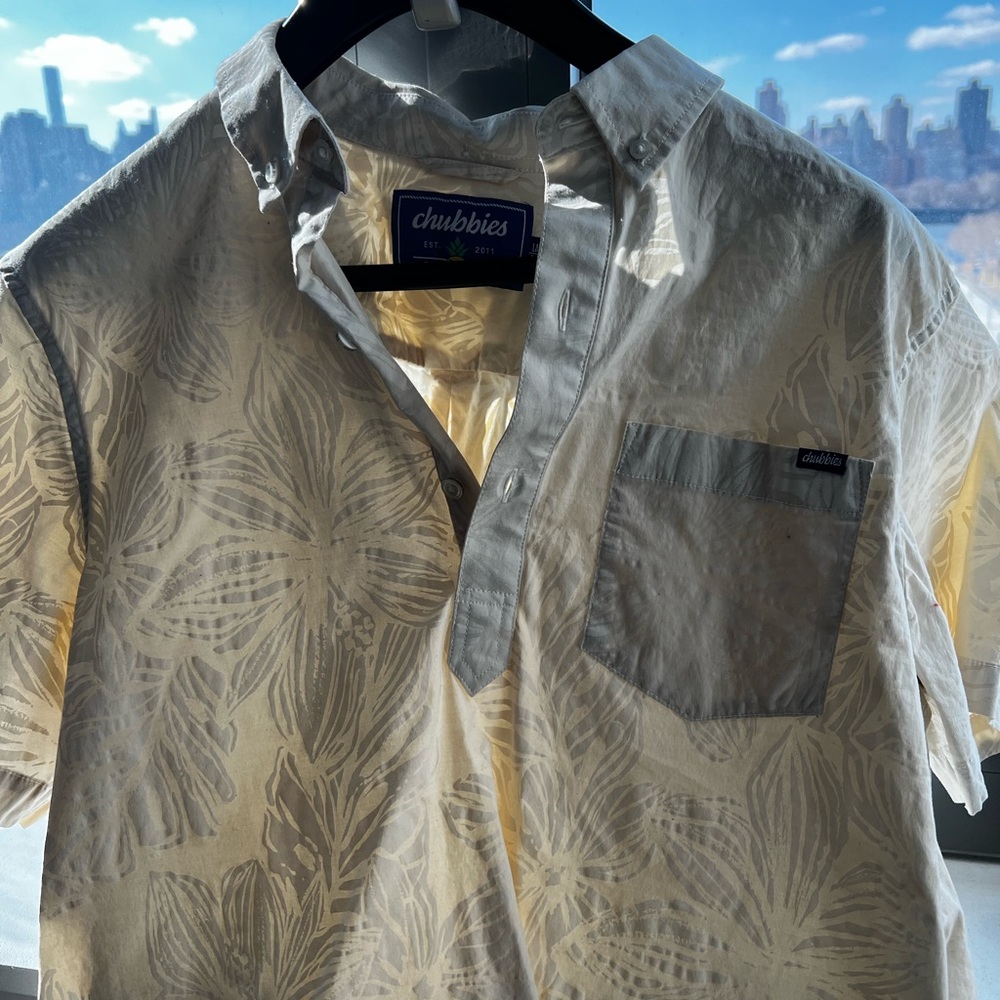 Chubbies popover - short sleeve- cream- nice floral print.